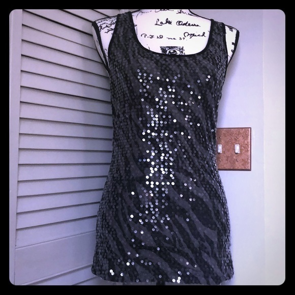 Dots Clear Sequin Zebra Top‎ Size Small - Picture 1 of 4